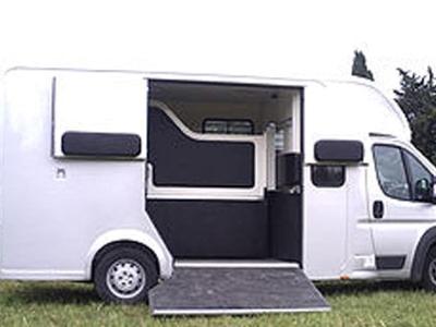 Transport equin taxi pour chevaux poney ane transporteur animalier longue distance france dom tom belgique